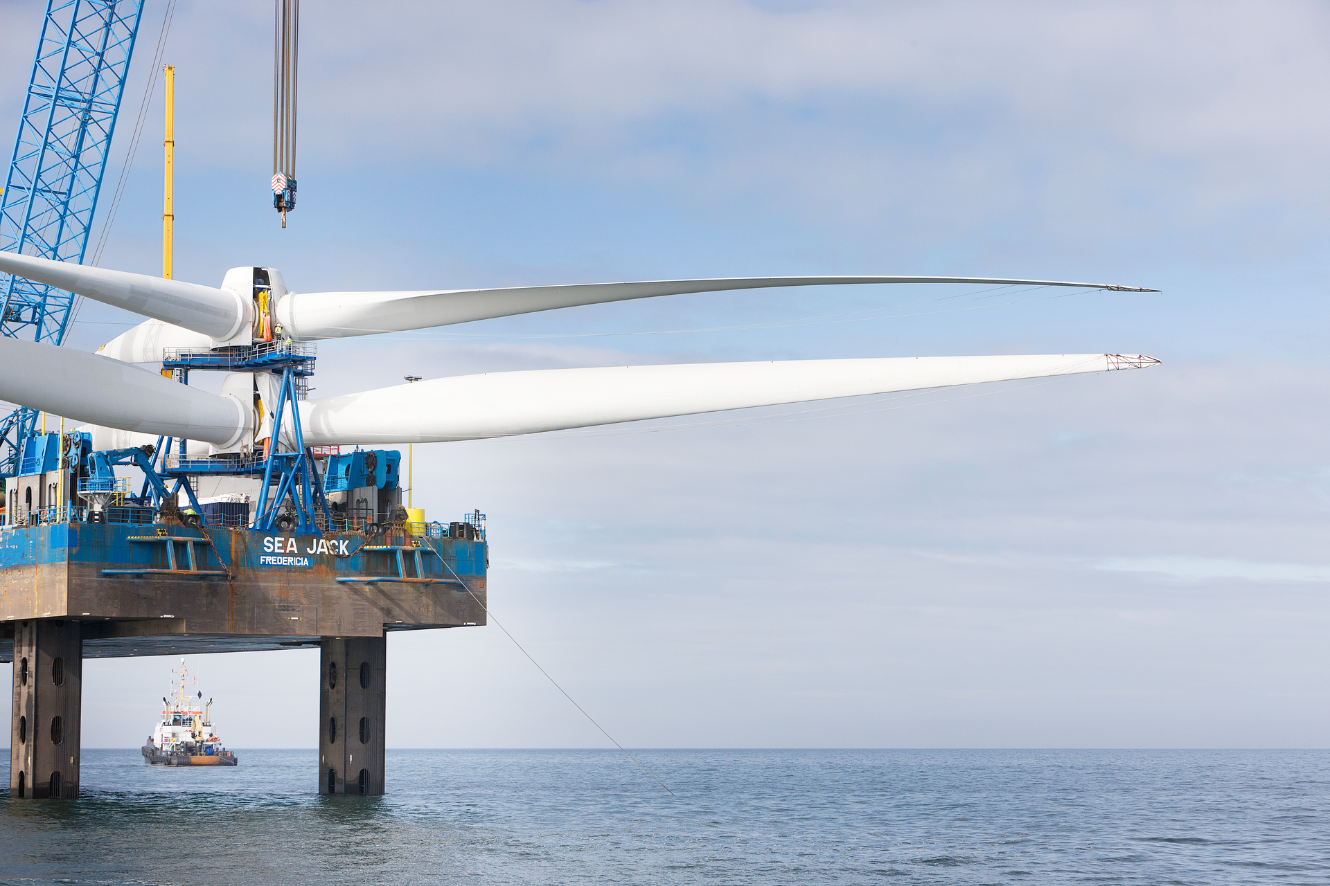 Photo of offshore wind blades with crane